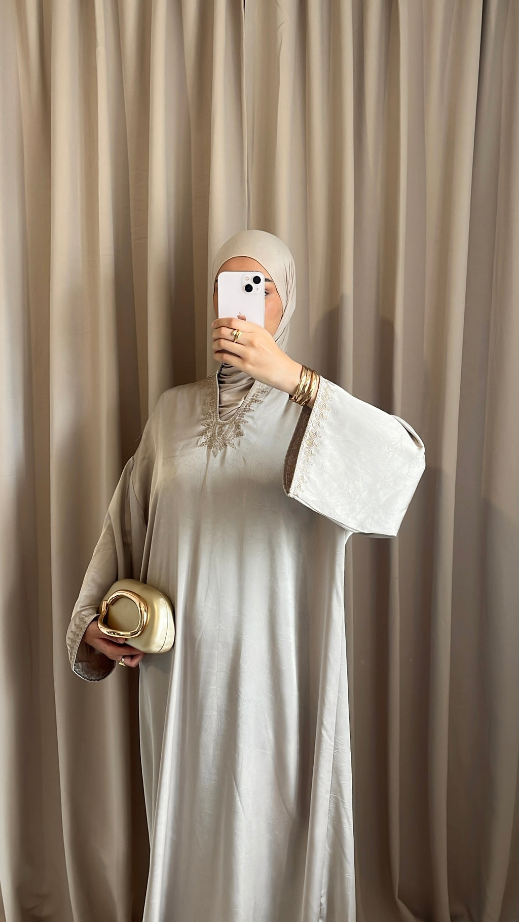 Robe Satinée Brodée