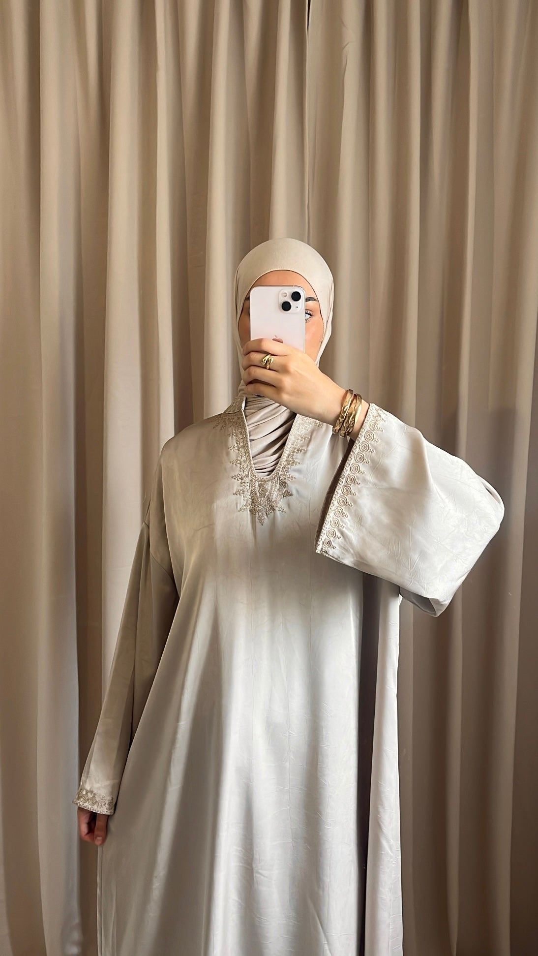 Robe Satinée Brodée