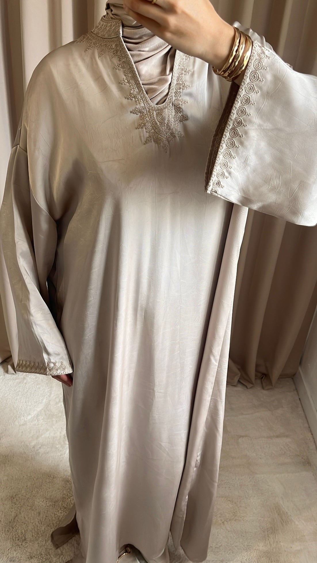 Robe Satinée Brodée