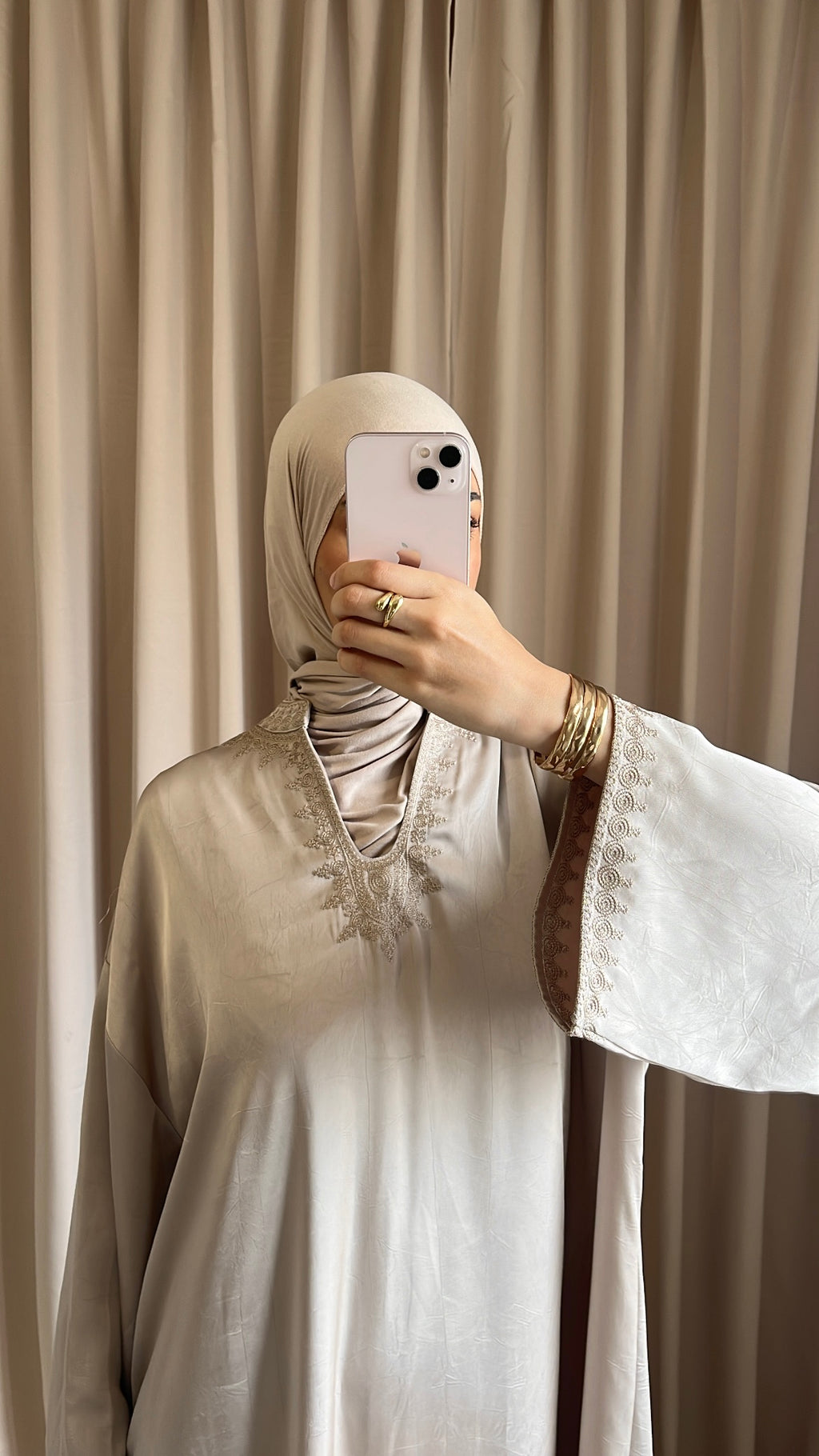 Robe Satinée Brodée