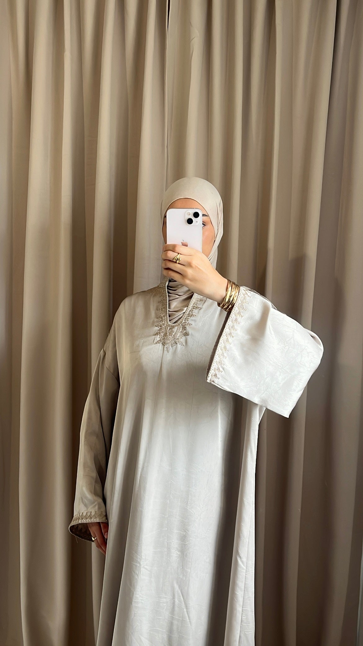 Robe Satinée Brodée